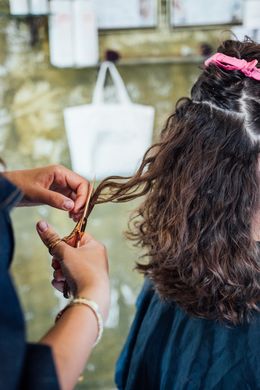 Een foto van Hair & Beauty Boetiek waar de klanten worden geknipt